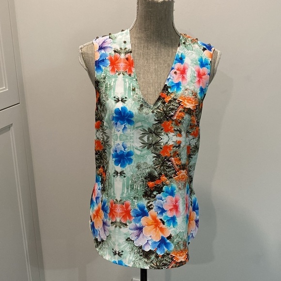 Zara Floral Studded Sleeveless V-neck top - Picture 9 of 12